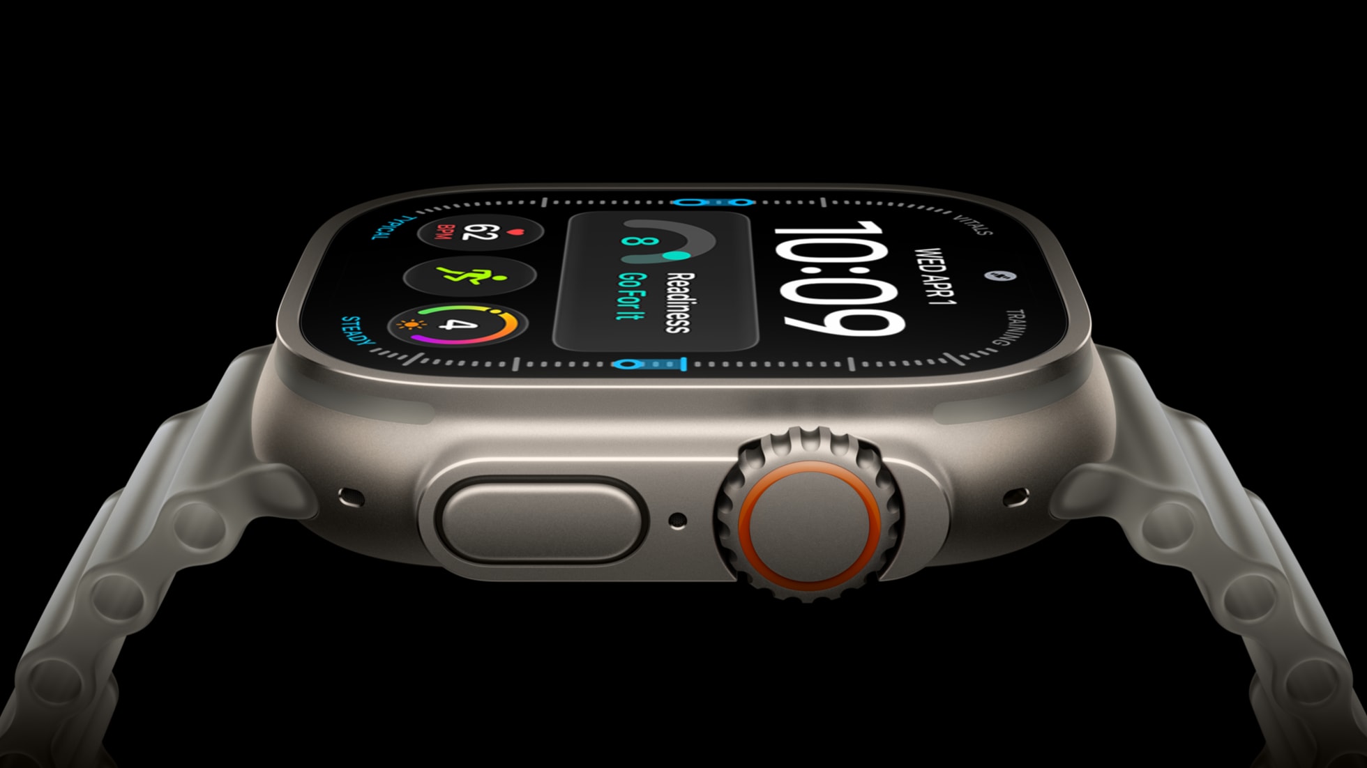 Apple Watch Ultra 4 的侧面特写，屏幕显示 readiness 的 8 分与 Go For It
